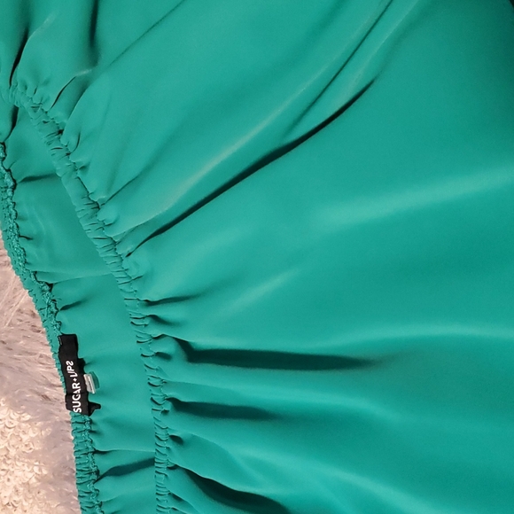 SOLD!!!💋BUNDLE of ruffle crop top!!! - Picture 3 of 5